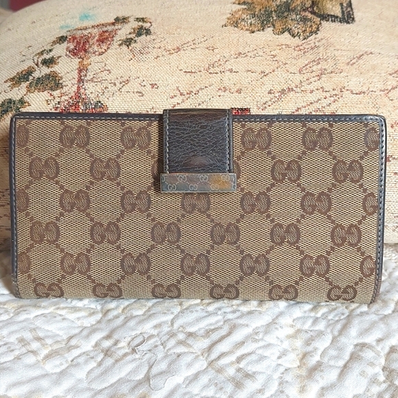 Gucci Handbags - Gucci Wallet